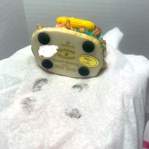 Vintage 1992 Hallmark Tender Touches Sweet Sharing Thanksgiving Beavers Figurine - Picture 7 of 8